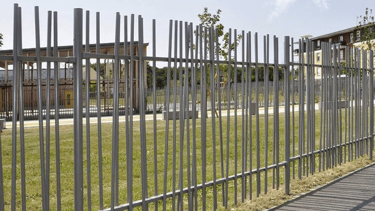 clôture en barreaudage pour entreprise ou espaces public ou école